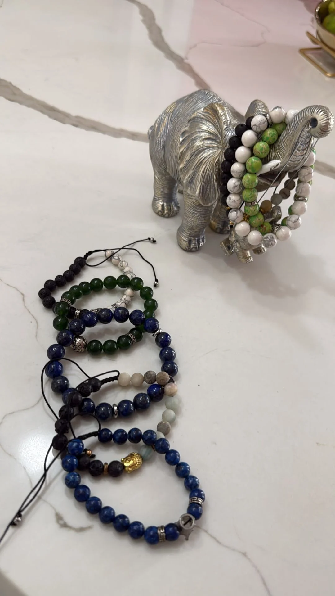 Pulseras de cuentas en distintos colores